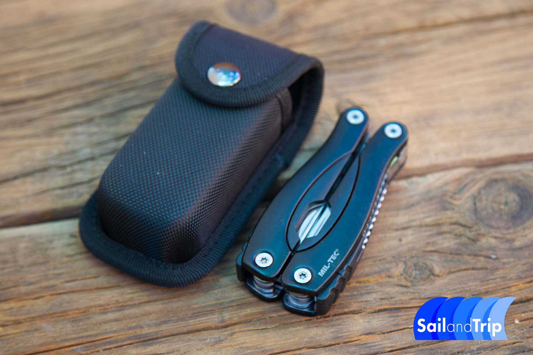 Multiherramienta con funda